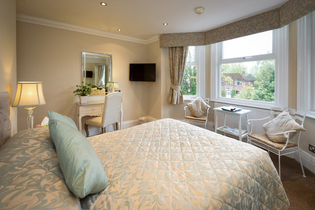 Cheshire Hospitality Ltd T\/A Lennox Lea Studios & Apartments 세일 외부 사진