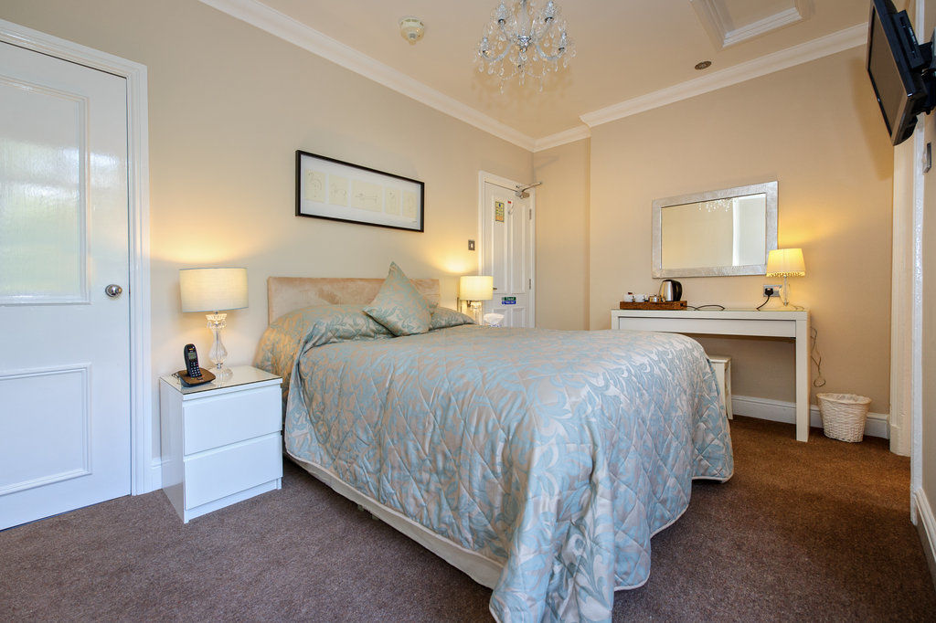 Cheshire Hospitality Ltd T\/A Lennox Lea Studios & Apartments 세일 외부 사진