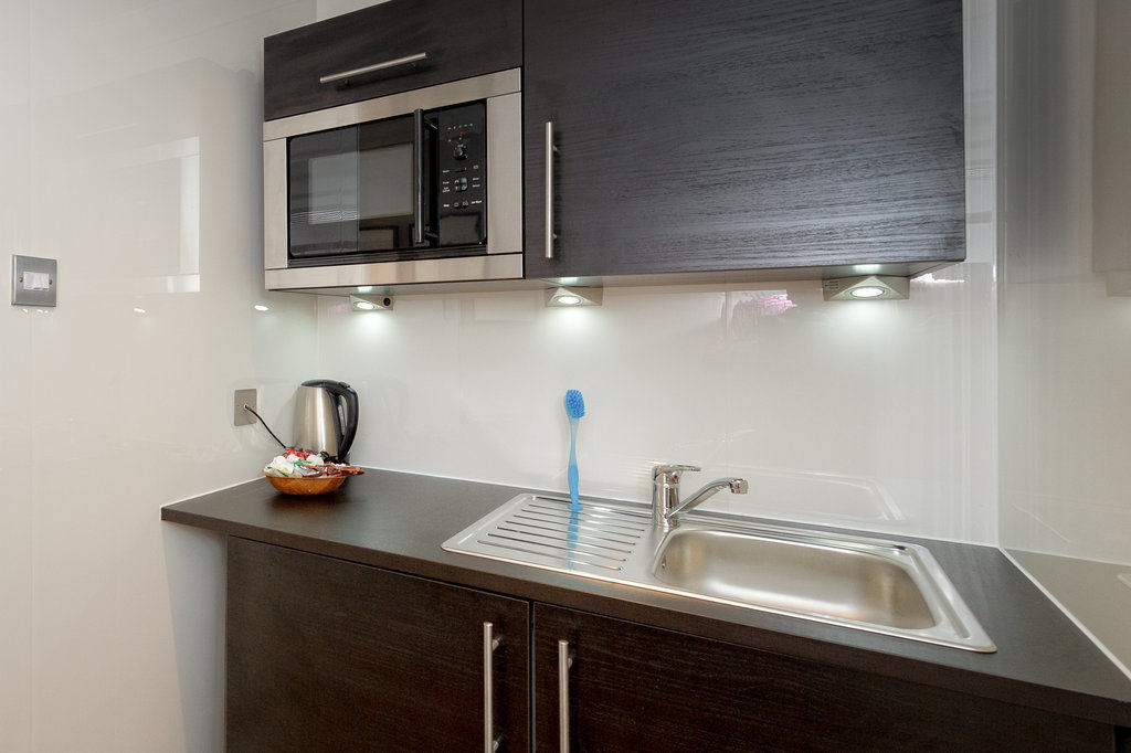 Cheshire Hospitality Ltd T\/A Lennox Lea Studios & Apartments 세일 외부 사진