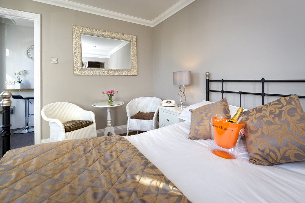 Cheshire Hospitality Ltd T\/A Lennox Lea Studios & Apartments 세일 외부 사진