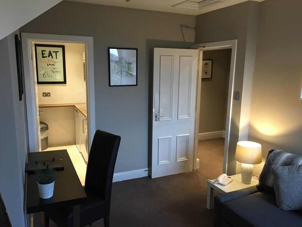 Cheshire Hospitality Ltd T\/A Lennox Lea Studios & Apartments 세일 외부 사진