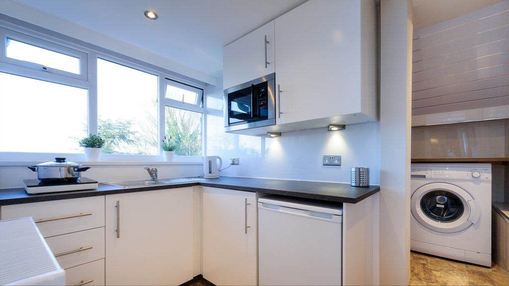 Cheshire Hospitality Ltd T\/A Lennox Lea Studios & Apartments 세일 외부 사진